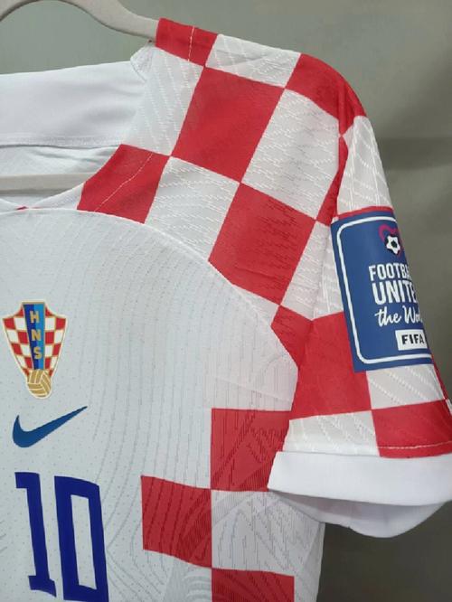 2018世界杯克罗地亚球衣:请大家推出足球界最好看的十大球衣？
