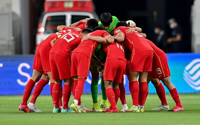 英超足球体育斯特拉斯堡:由上港和浦和红钻的比赛，想到归化后的国足12强赛如果遇到日本队能赢吗？