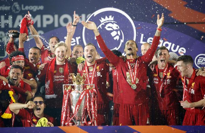利物浦夺得英超冠军图片大全:利物浦历史上得过英超冠军吗？